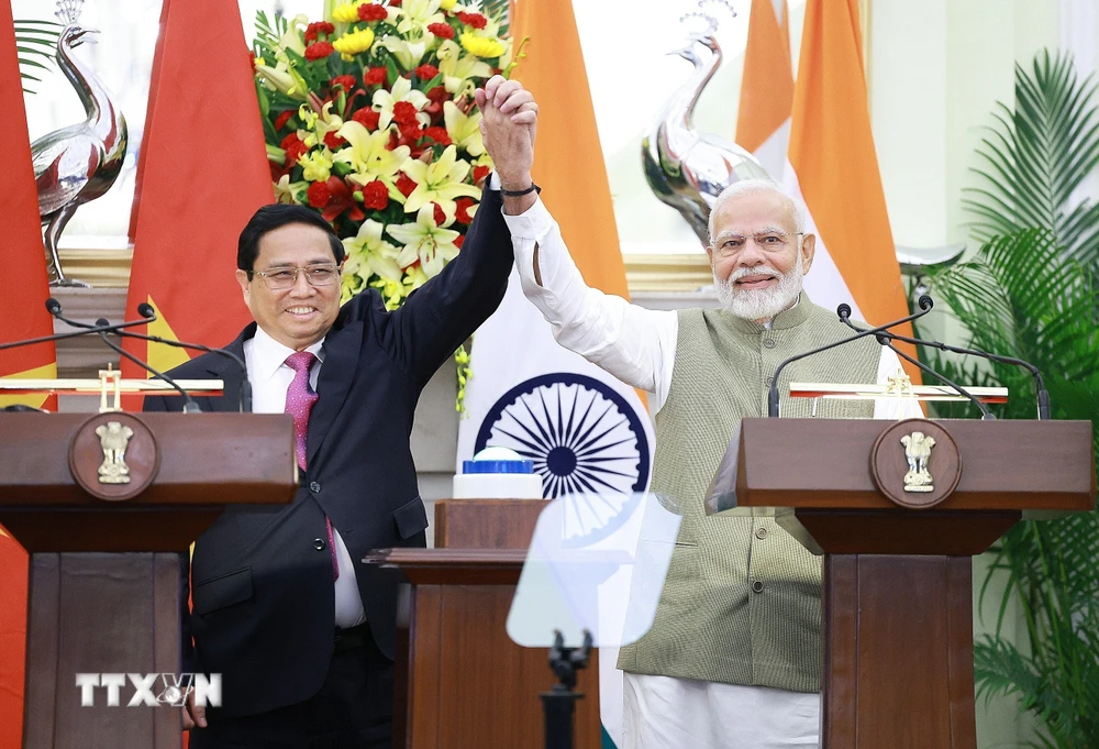 Thủ tướng Phạm Minh Chính​ và Thủ tướng Ấn Độ Narendra Modi sau khi kết thúc cuộc gặp gỡ báo chí hai nước. (Ảnh: Dương Giang/TTXVN)