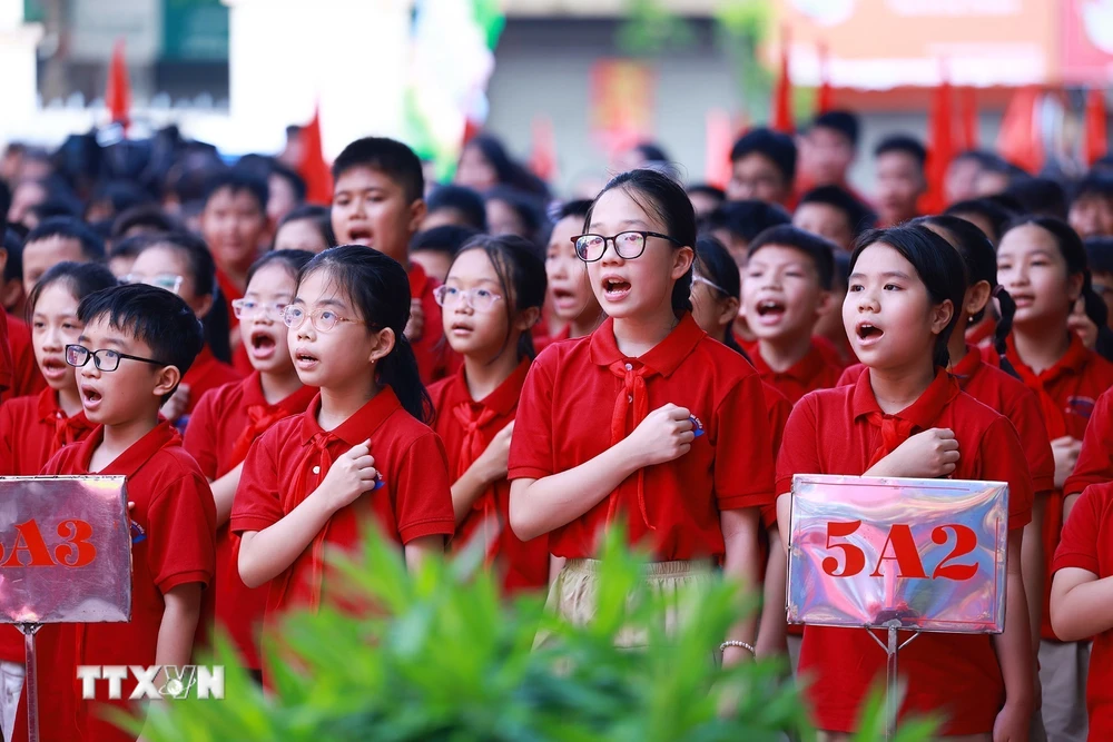 Học sinh Trường Phổ thông Cơ sở Nguyễn Đình Chiểu, Hà Nội khai giảng năm học 2024-2025. (Ảnh: Dương Giang/TTXVN)