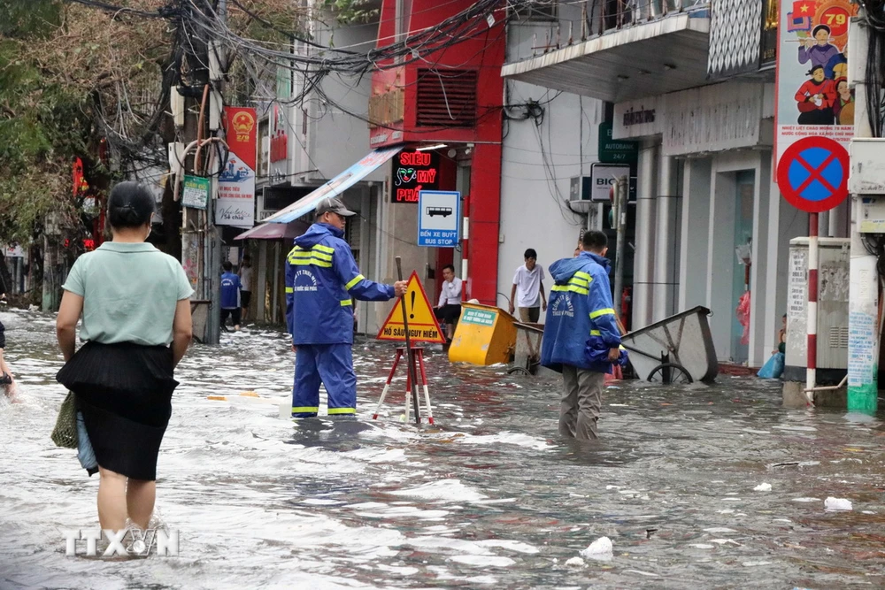 Công ty TNHH MTV Thoát nước Hải Phòng sẵn sàng cho các tình huống ngập úng nghiêm trọng. (Ảnh: Hoàng Ngọc/TTXVN)