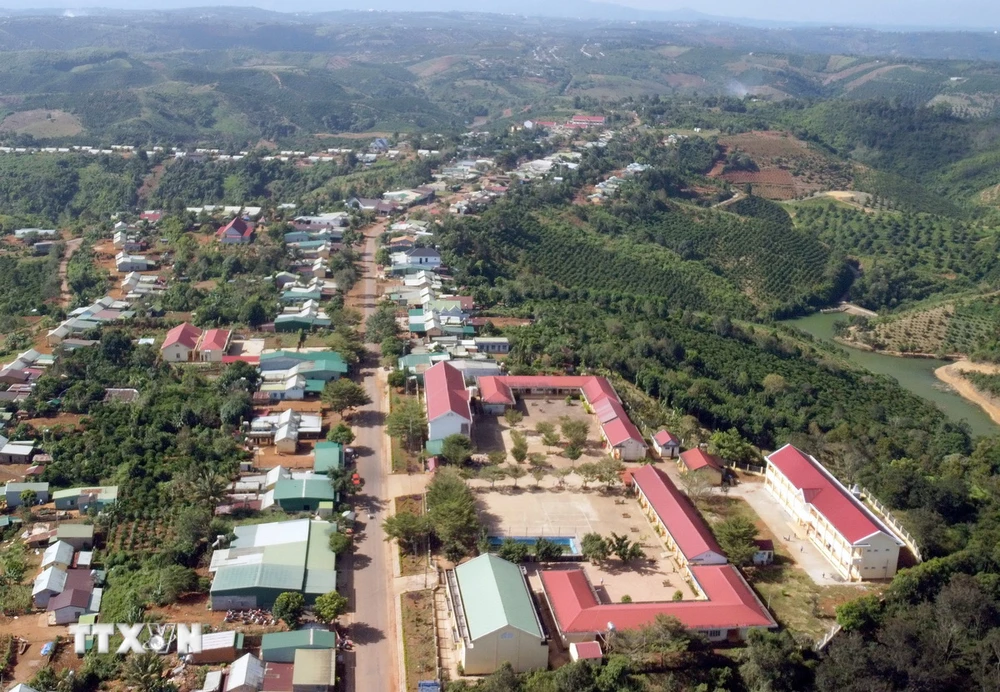 Trường tiểu học và trung học cơ sở Đắk Plao (xã Đắk Plao, huyện Đắk Glong) được đầu tư, xây dựng các phòng học bộ môn từ nguồn vốn chương trình mục tiêu quốc gia giảm nghèo bền vững. (Ảnh: Mưng Hưng/TTXVN)