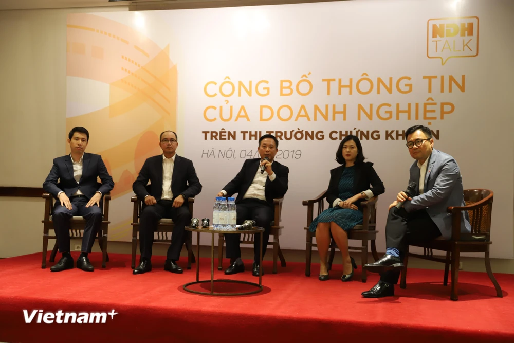 Sự kiện “NDH Talk 09: Công bố thông tin của doanh nghiệp trên thị trường chứng khoán,” ngày 4/4. (Ảnh: BTC/Vietnam+)