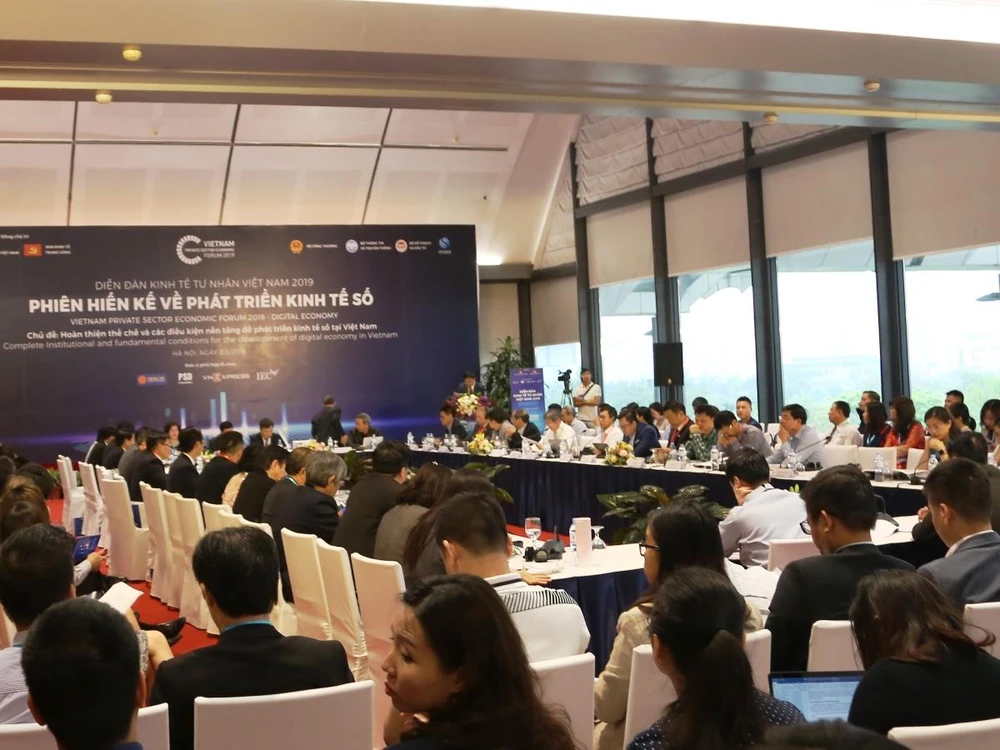 Hội thảo “Các mô hình kinh doanh mới và khởi nghiệp sáng tạo tại Việt Nam - Nút thắt và các kiến nghị,” ngày 2/5. 