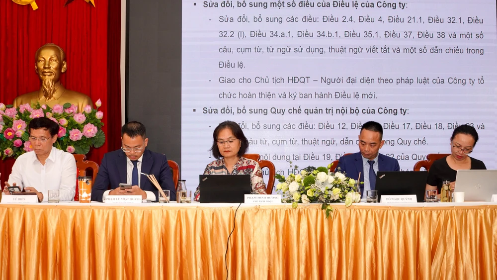  Đại hội đồng cổ đông thường niên năm 2020 của Công ty Cổ phần Chứng khoán VNDIRECT, ngày 30/6. (PV/Vietnam+)