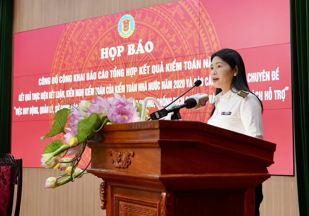 Bà Hà Thị Mỹ Dung, Phó Tổng Kiểm toán Nhà nước phát biểu tại chương trình họp báo, ngày 1/7. (Ảnh: Vietnam+)