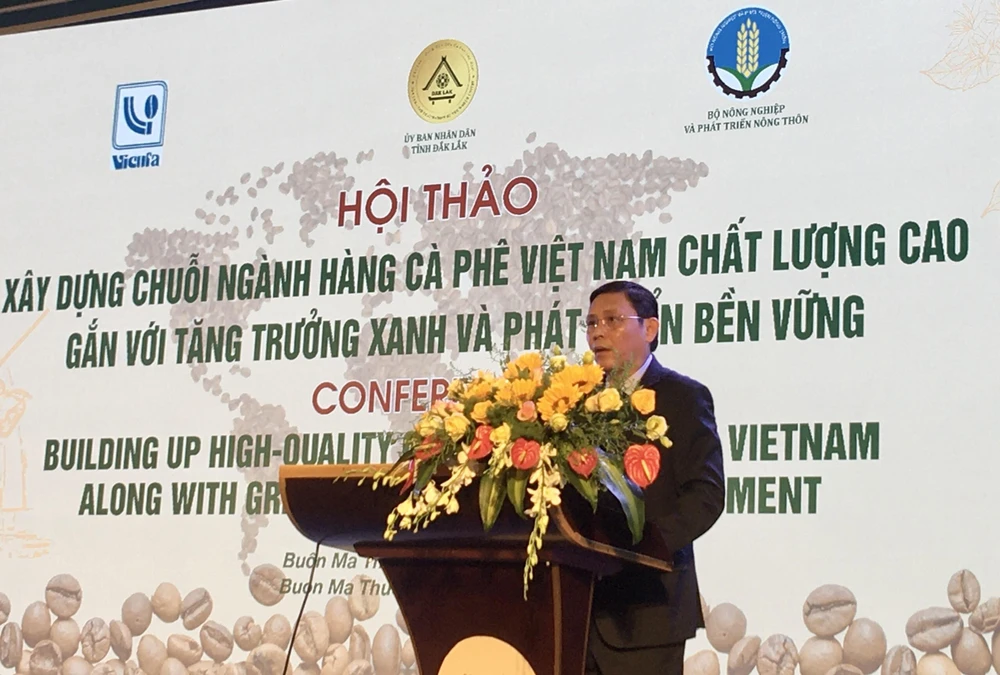 Ông Hà phát biểu tại Hội thảo 'Xây dựng chuỗi ngành hàng càphê Việt Nam chất lượng cao gắn với tăng trưởng xanh và phát triển bền vững,' ngày 12/3. (Ảnh: Vietnam+)