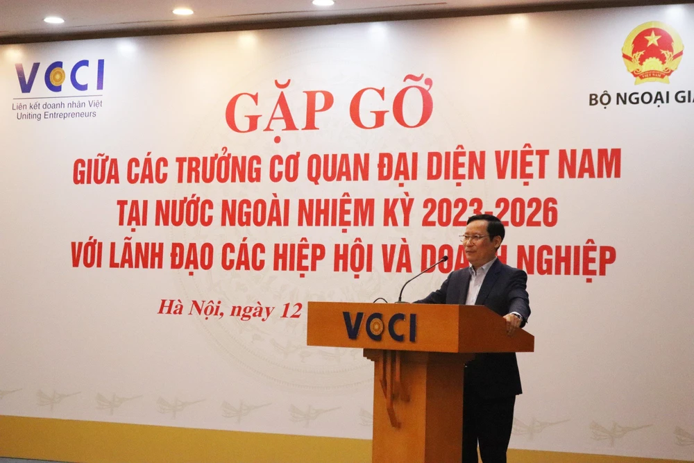 Chủ tịch VCCI Phạm Tấn Công phát biểu tại buổi làm việc, ngày 12/4. (Ảnh: Vietnam+)