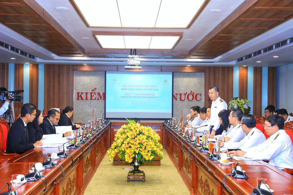 Hội thảo chung lần thứ 3 “Kiểm toán Quản lý chất thải” giữa Kiểm toán Nhà nước Việt nam và Ủy ban Kiểm toán Indonesia, ngày 11/8. (Ảnh: PV/Vietnam+)