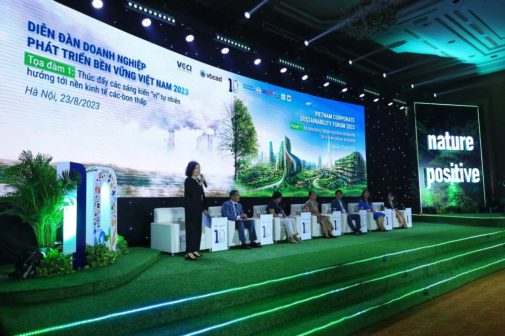 Phiên thảo luận về Thúc đẩy sáng kiến ‘vị’ tự nhiên hướng tới nền kinh tế carbon thấp.' (Ảnh" PV/Vietnam+)