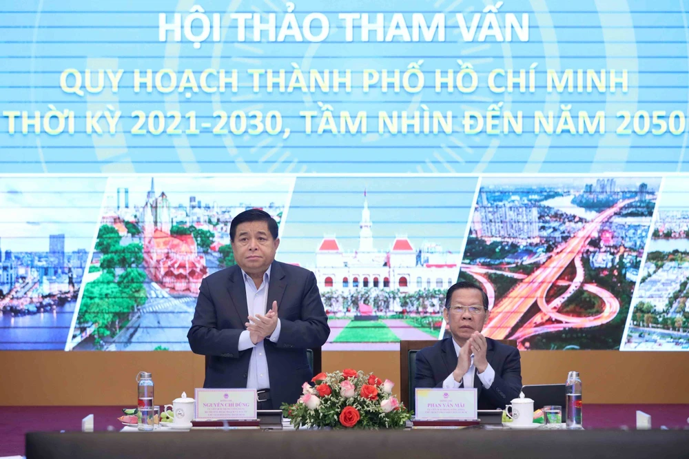 Bộ trưởng Nguyễn Chí Dũng gợi mở các nội dung tại Hội thảo tham vấn quy hoạch Thành phố Hồ Chí Minh thời kỳ 2021-2030, tầm nhìn đến năm 2050, ngày 28/2. (Ảnh: Vietnam+)