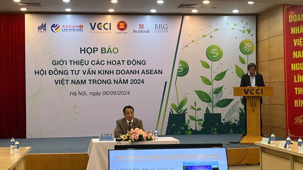 Họp báo về Kỳ họp lần thứ 101 của ASEAN BAC và các hoạt động trong năm 2024, do Hội đồng Tư vấn Kinh doanh ASEAN (ASEAN BAC) tổ chức, ngày 6/9. (Ảnh: Vietnam+)