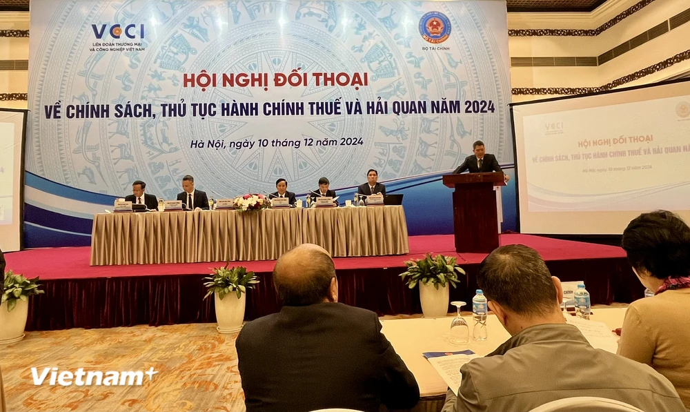 Hội nghị đối thoại về chính sách, thủ tục hành chính thuế và hải quan năm 2024, ngày 11/12. (Ảnh: Vietnam+)