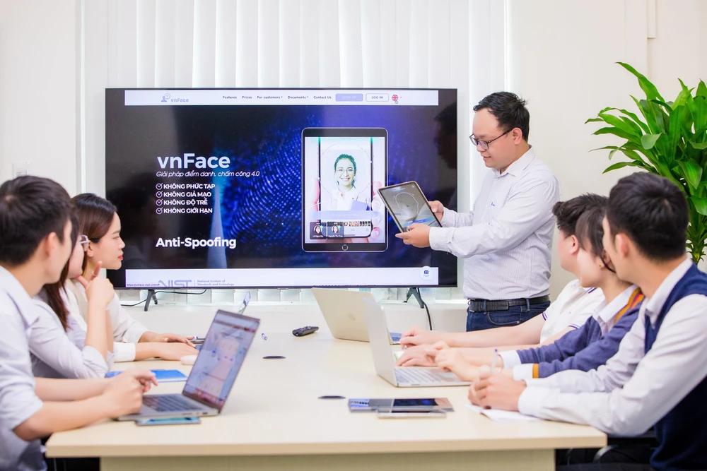 VNPT AI hiện có đội ngũ hơn 120 chuyên gia AI, 5000 kỹ sư công nghệ thông tin với cùng mục tiêu xây dựng Hệ sinh thái Trợ lý AI chuyên biệt cho người Việt.