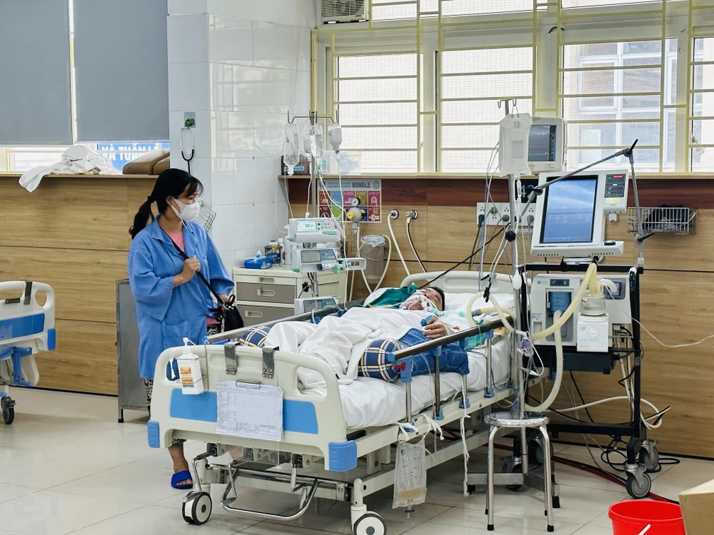 Bệnh nhân điều trị tại Trung tâm Chống độc (Bệnh viện Bạch Mai). (Ảnh: Thùy Giang/Vietnam+)