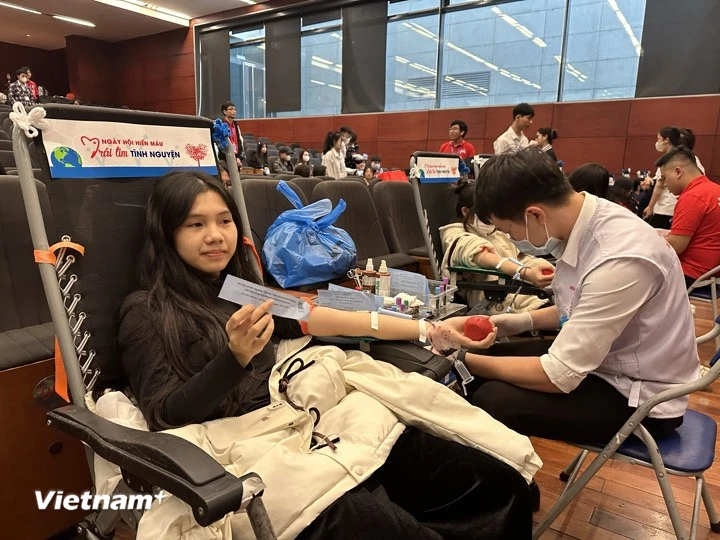 Hàng nghìn bạn trẻ tham gia hiến máu tại Ngày hội Trái tim tình nguyện 