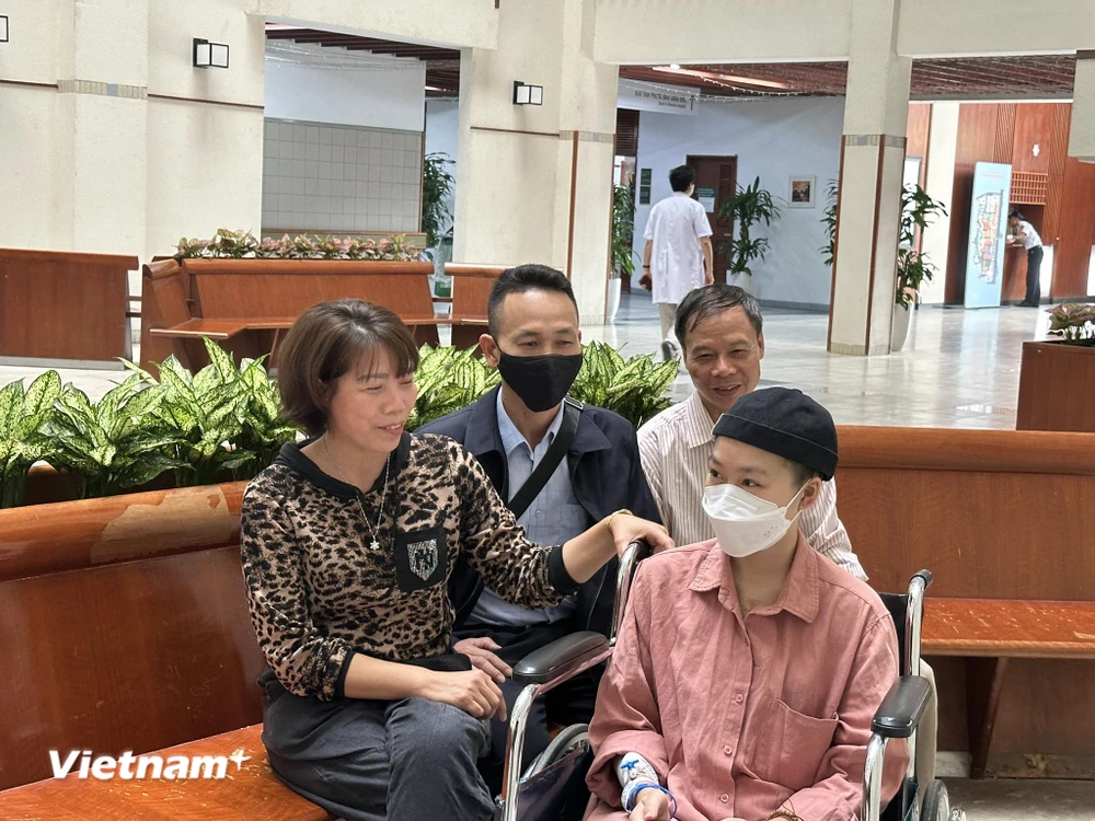 Sau 3 tuần điều trị tích cực, bệnh nhân hoàn toàn tỉnh táo và được ra viện. (Ảnh: PV/Vietnam+)