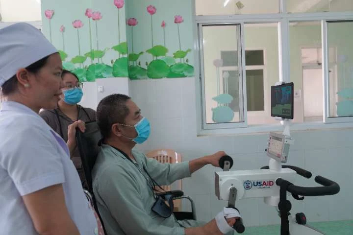 USAID tài trợ thiết bị phục hồi chức năng tại Bệnh viện Y học cổ truyền và phục hồi chức năng tỉnh Bình Định. (Ảnh: PV/Vietnam+)