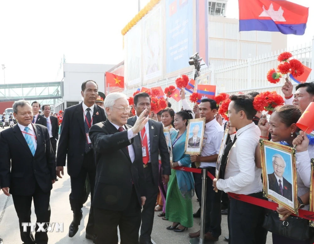 Lễ đón Tổng Bí thư, Chủ tịch nước Nguyễn Phú Trọng tại Sân bay Quốc tế Pochentong ở Thủ đô Phnom Penh. (Ảnh: Trí Dũng/TTXVN)