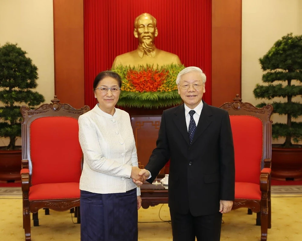 Tổng Bí thư, Chủ tịch nước Nguyễn Phú Trọng tiếp Chủ tịch Quốc hội Lào Pany Yathotou. (Ảnh : Trí Dũng/TTXVN)