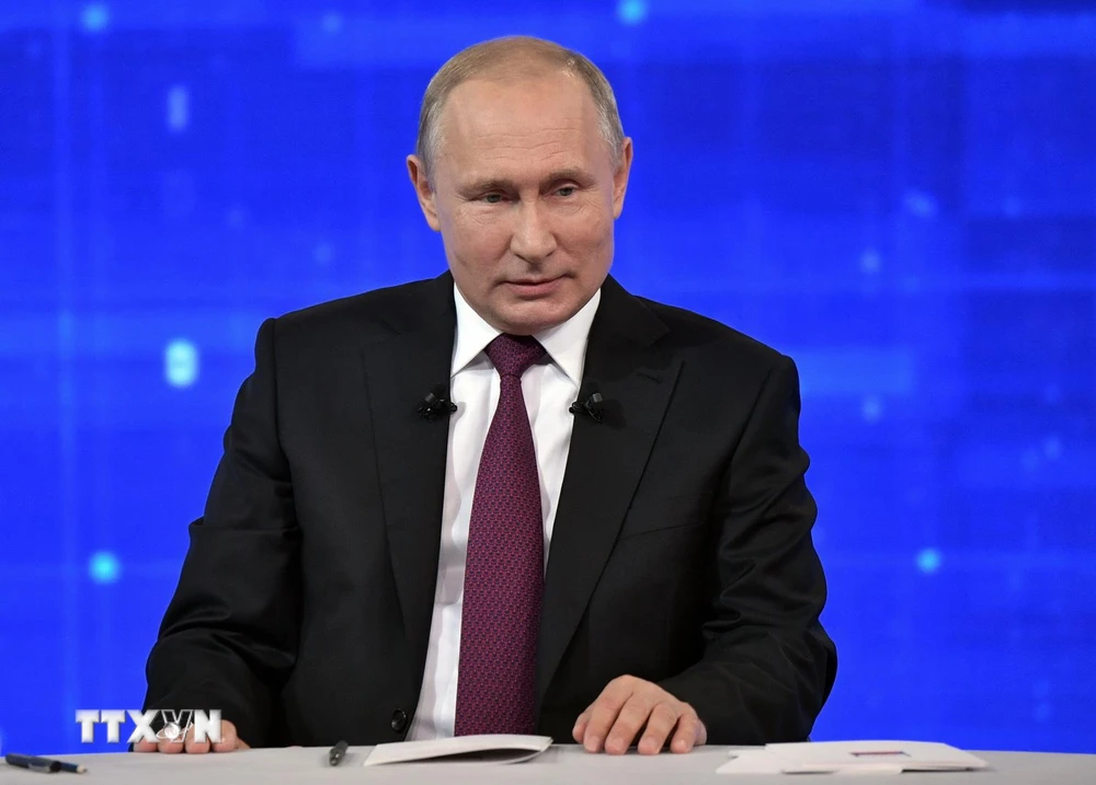 Tổng thống Nga Vladimir Putin trong cuộc đối thoại trực tuyến với người dân ở thủ đô Moskva ngày 20/6. (Nguồn: AFP/TTXVN)