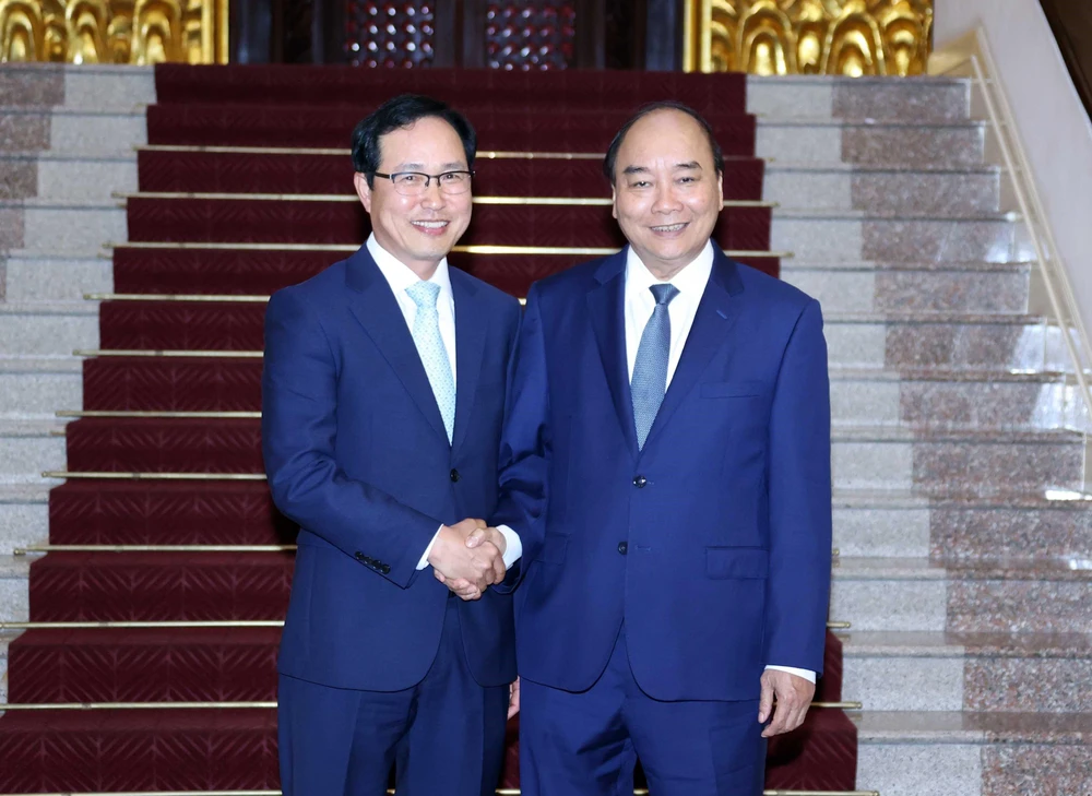 Thủ tướng Nguyễn Xuân Phúc tiếp ông Choi Joo Ho, Tổng giám đốc Tổ hợp Samsung Việt Nam. (Ảnh: Thống Nhất/TTXVN)