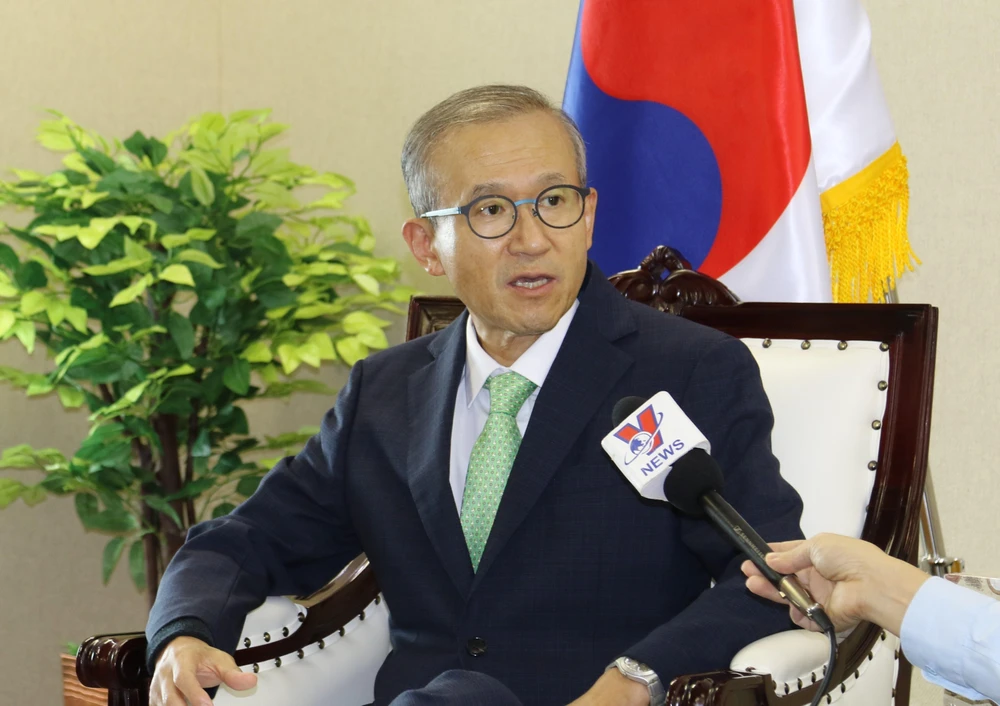 Đại sứ Hàn Quốc tại Hiệp hội các quốc gia Đông Nam Á (ASEAN) Lim Sungnam trả lời phỏng vấn với phóng viên TTXVN tại Jakarta trong đó đánh gia cao việc Việt Nam tham gia ký kết RCEP (Ảnh: Hữu Chiến - Đình Ánh/TTXVN)