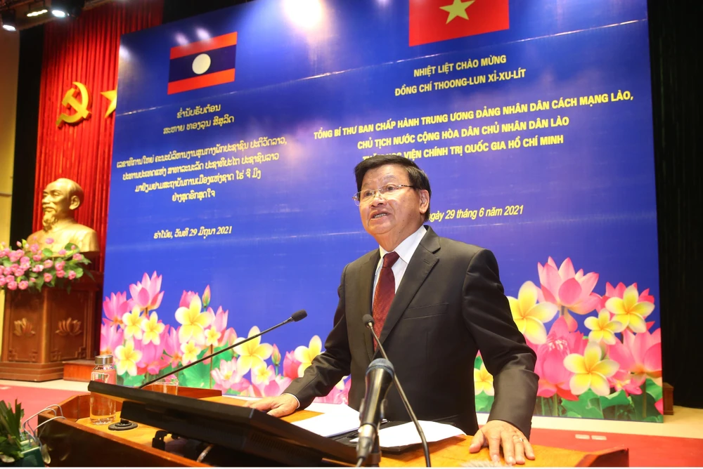 Tổng Bí thư, Chủ tịch nước Lào Thongloun Sisoulith nói chuyện với cán bộ, giảng viên, học viên Học viện Chính trị Quốc gia Hồ Chí Minh. (Ảnh: Lâm Khánh/TTXVN)