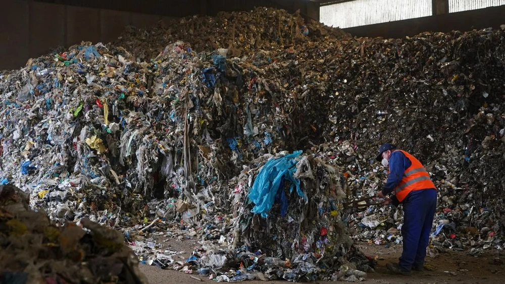 35.000 tấn chất thải được các công ty Đức vận chuyển trái phép đến 7 địa điểm khác nhau ở miền Tây Ba Lan. (Nguồn: Getty Images)
