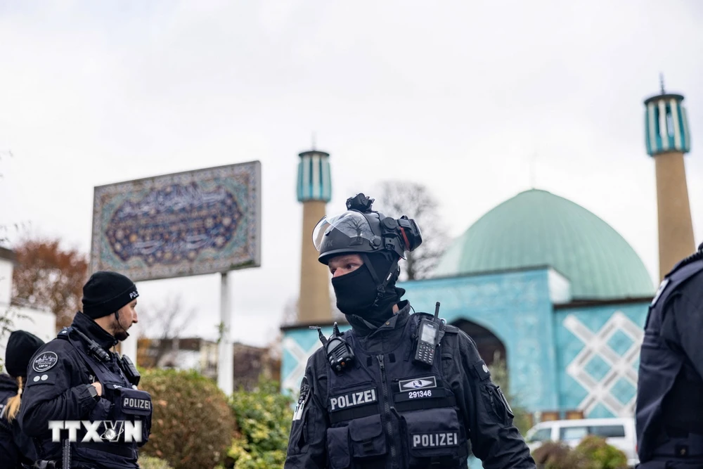 Cảnh sát Đức tuần tra tại Hamburg. (Ảnh: AFP/TTXVN)
