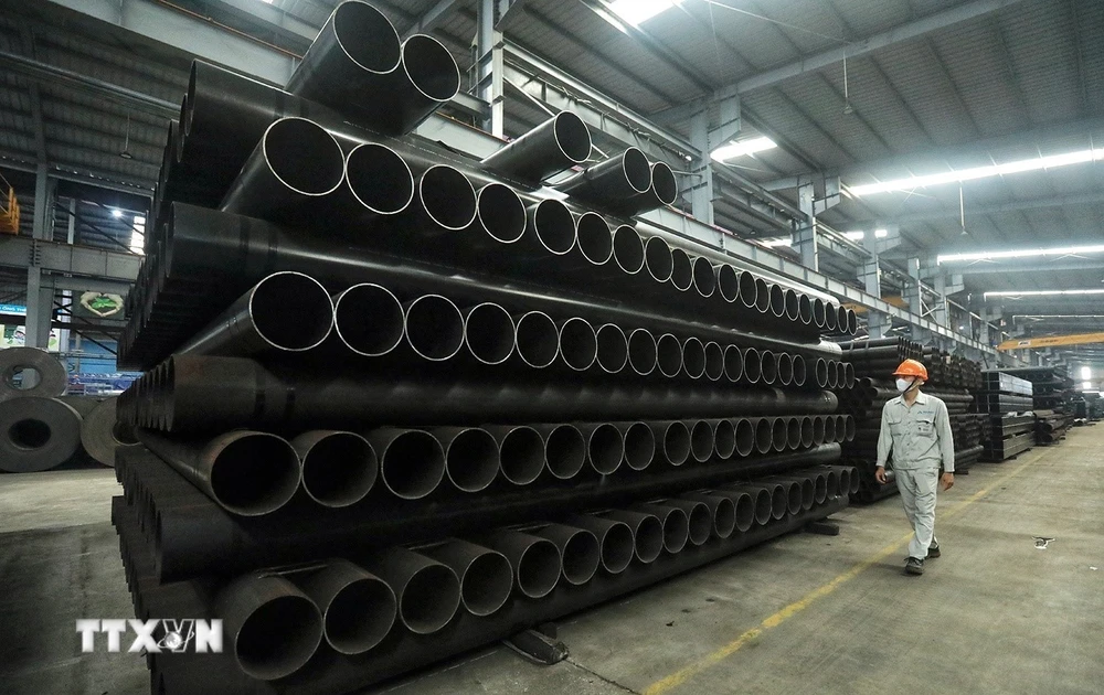 Sản phẩm ống thép đen hàn sản xuất tại Việt Nam. (Ảnh: Tuấn Anh/TTXVN)