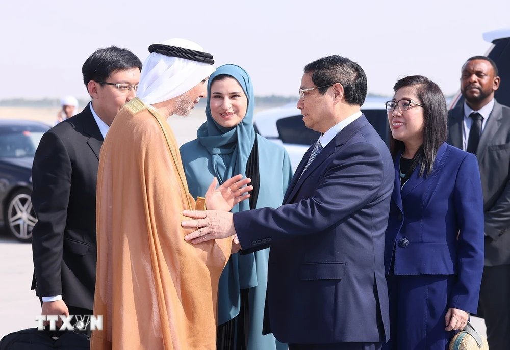 Lễ tiễn Thủ tướng Phạm Minh Chính và Phu nhân kết thúc chuyến tham dự Hội nghị COP28 tại UAE. (Ảnh: Dương Giang/TTXVN)