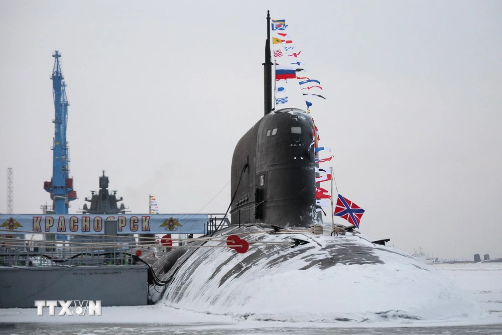 Tàu ngầm chạy bằng năng lượng hạt nhân mới Krasnoyarsk tại lễ ra mắt ở Severodvinsk. (Ảnh: AFP/TTXVN)