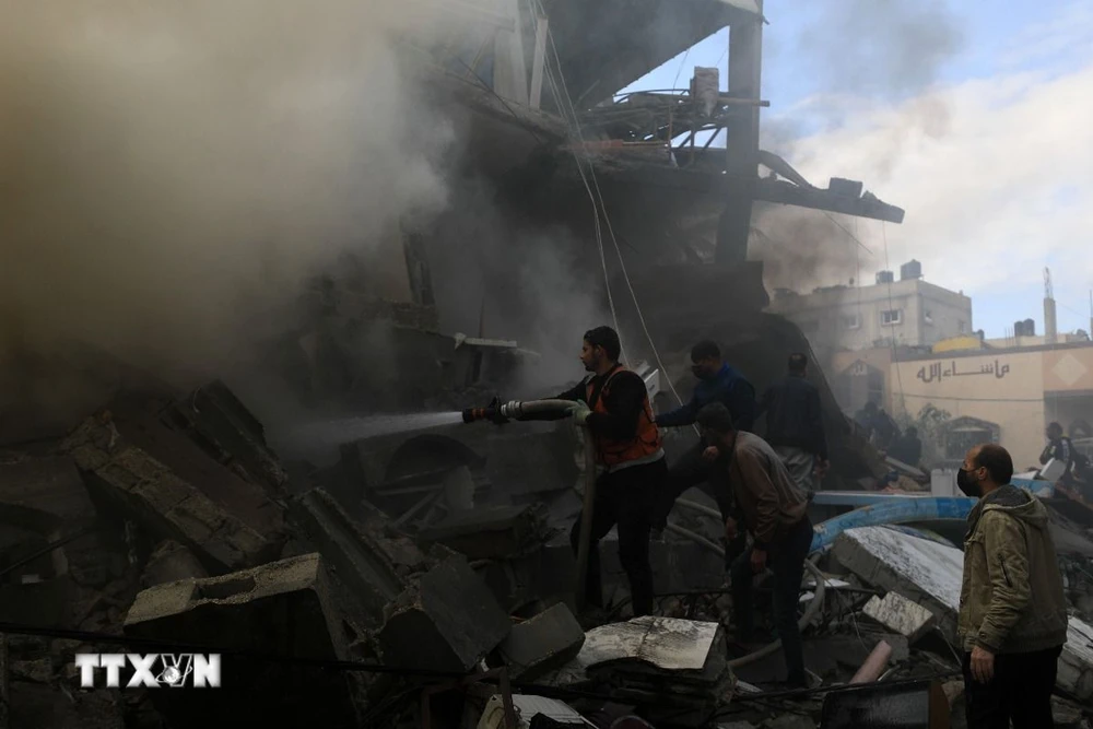 Cảnh đổ nát sau vụ oanh tạc của Israel xuống Dải Gaza ngày 14/12. (Nguồn: THX/TTXVN) 