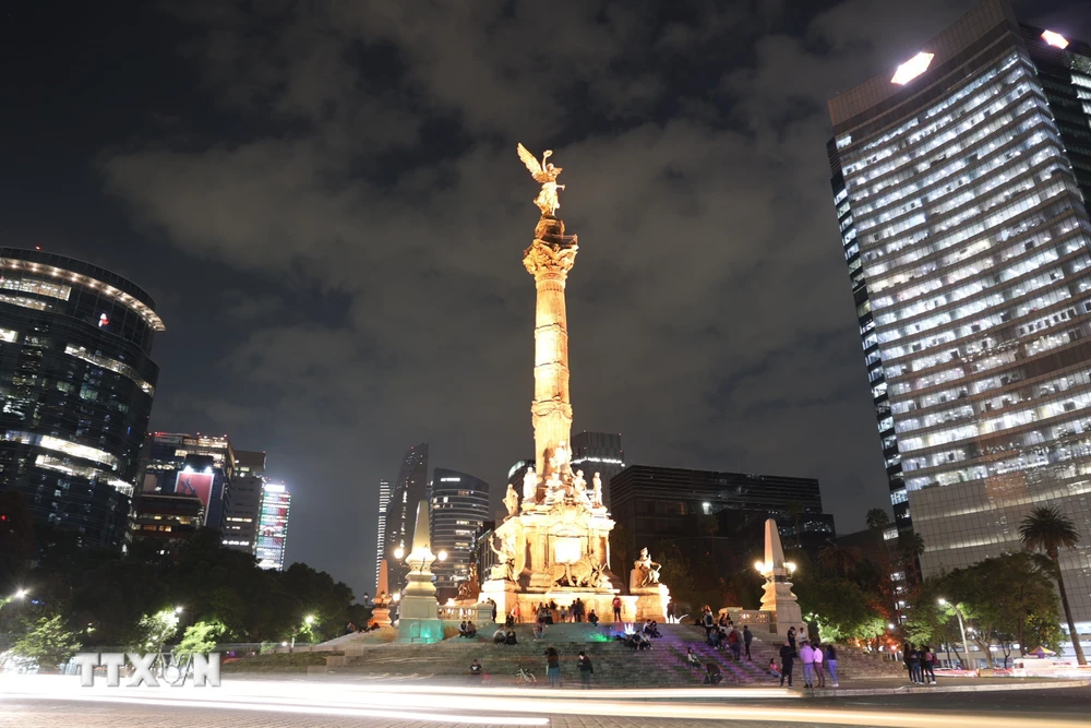 Tượng đài Nữ thần độc lập “Monumento a la Independencia” - công trình mang tính biểu tượng của Thủ đô Mexico City. (Ảnh: Phi Hùng/TTXVN) 