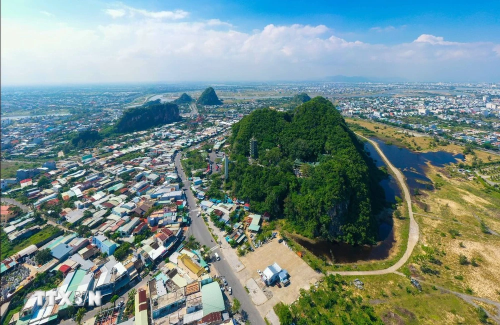 Danh lam thắng Ngũ Hành Sơn là Di tích Quốc gia Đặc biệt với nhiều thắng cảnh đẹp, độc đáo, lạ mắt. (Ảnh: Trần Lê Lâm/TTXVN)