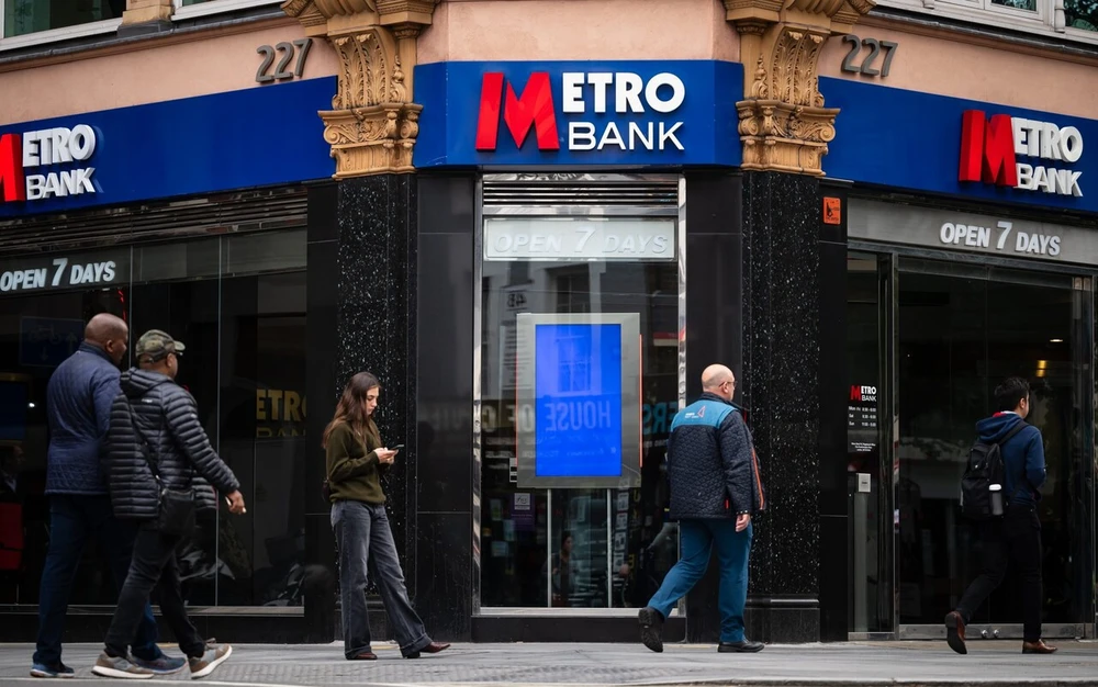 Metro đã mất phần lớn giá trị sau một thỏa thuận giải cứu khẩn cấp để giữ ngân hàng tồn tại. (Nguồn: Getty Images)