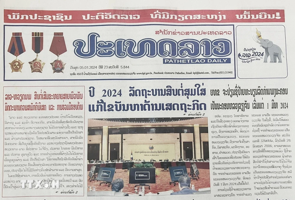 Tờ Pathet Lao của Thông tấn xã Lào số ra ngày 5/1. (Ảnh: Đỗ Bá Thành/TTXVN)
