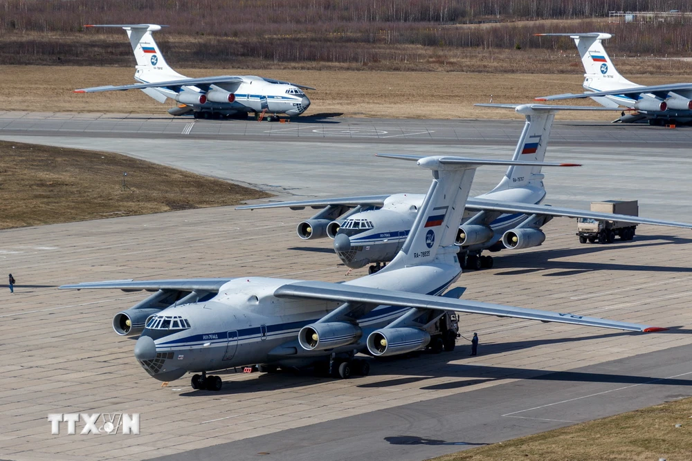 Máy bay IL-76 cất cánh từ sân bay quân sự Chkalovsky ở ngoại ô Moskva, Nga. (Ảnh: AFP/TTXVN) 