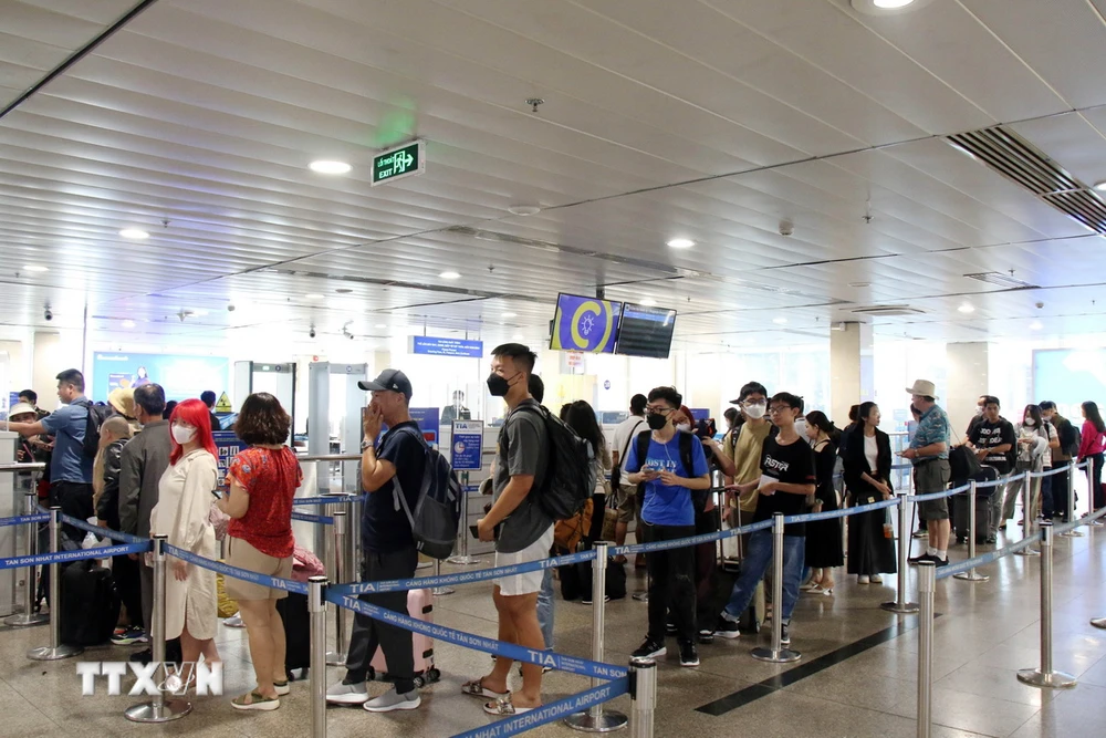 Chậm chuyến giảm đáng kể, Sân bay Tân Sơn Nhất đã thông thoáng hơn- Ảnh 1.