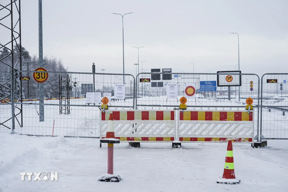 Cửa khẩu Vaalimaa ở biên giới Phần Lan-Nga bị đóng cửa ngày 7/12/2023. (Ảnh: AFP/TTXVN)