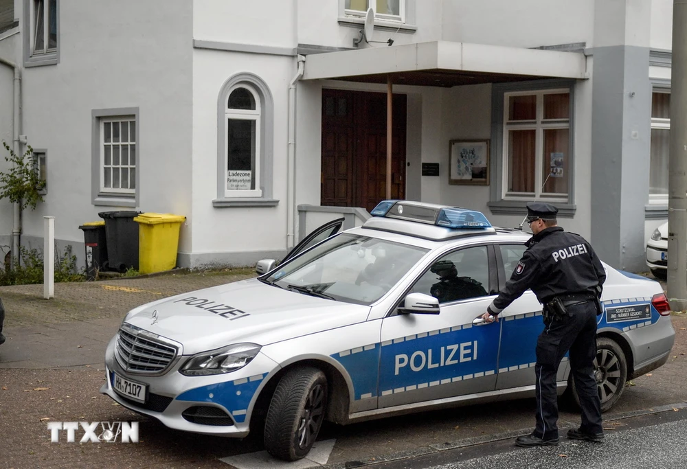 Cảnh sát Đức thực hiện nhiệm vụ. (Ảnh: AFP/TTXVN)