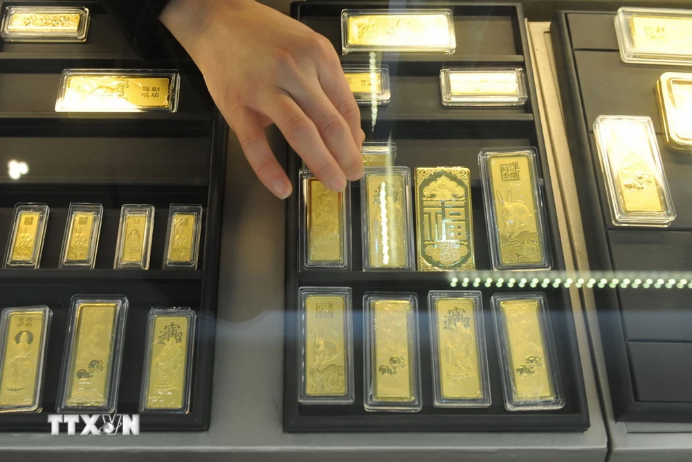 Vàng được bày bán tại một cửa hàng ở tỉnh An Huy, Trung Quốc. (Ảnh: AFP/TTXVN)