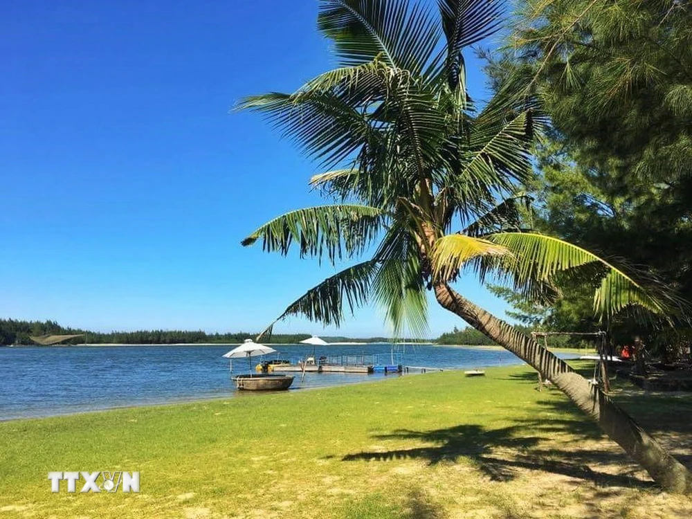 Thắng cảnh Bàn Than, huyện Núi Thành, Quảng Nam là điểm nhấn trên hành trình du lịch biển đảo Cù Lao Chàm-Tam Hải-LýSơn. (Ảnh: Hữu Trung/TTXVN)