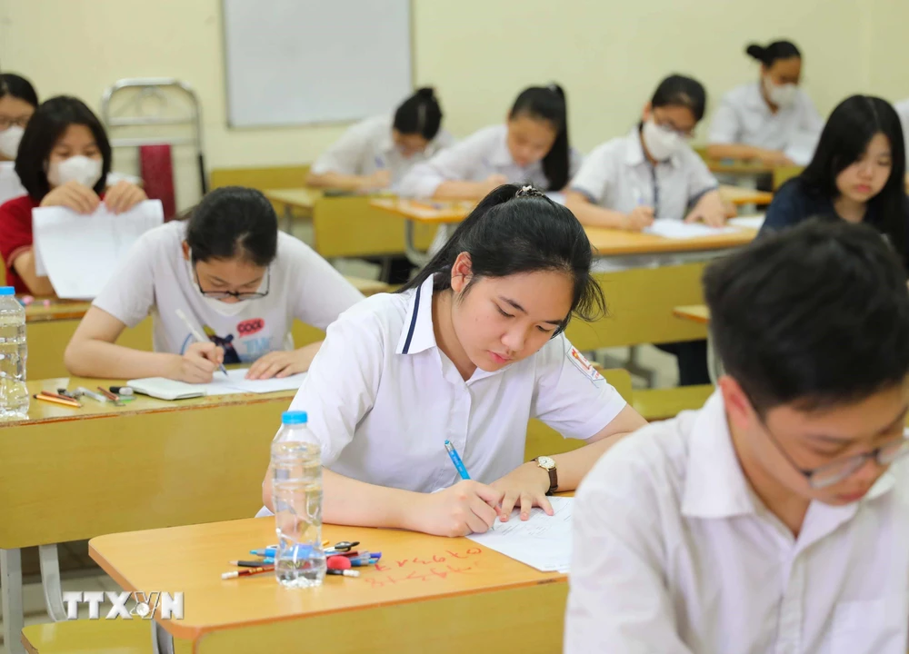 Thí sinh dự thi lớp 10 THPT công lập Hà Nội năm 2023. (Ảnh: Thanh Tùng/TTXVN)