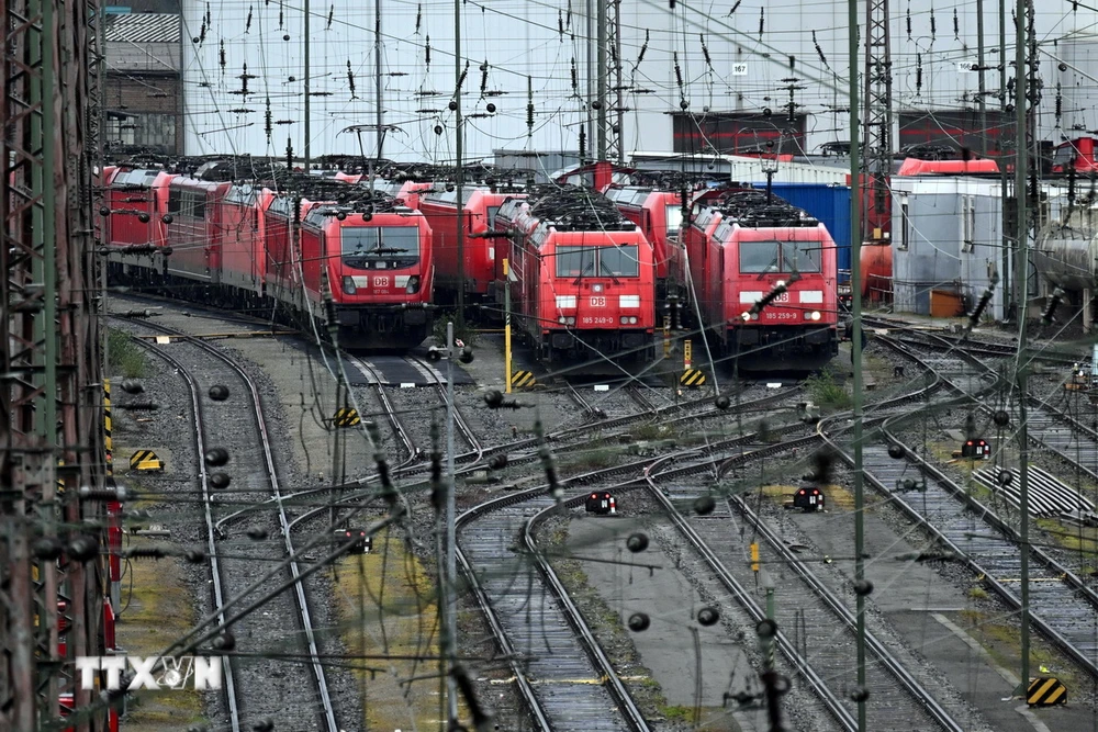 Tàu hỏa của Deutsche Bahn tại nhà ga ở Hagen, Đức. (Ảnh: AFP/TTXVN)