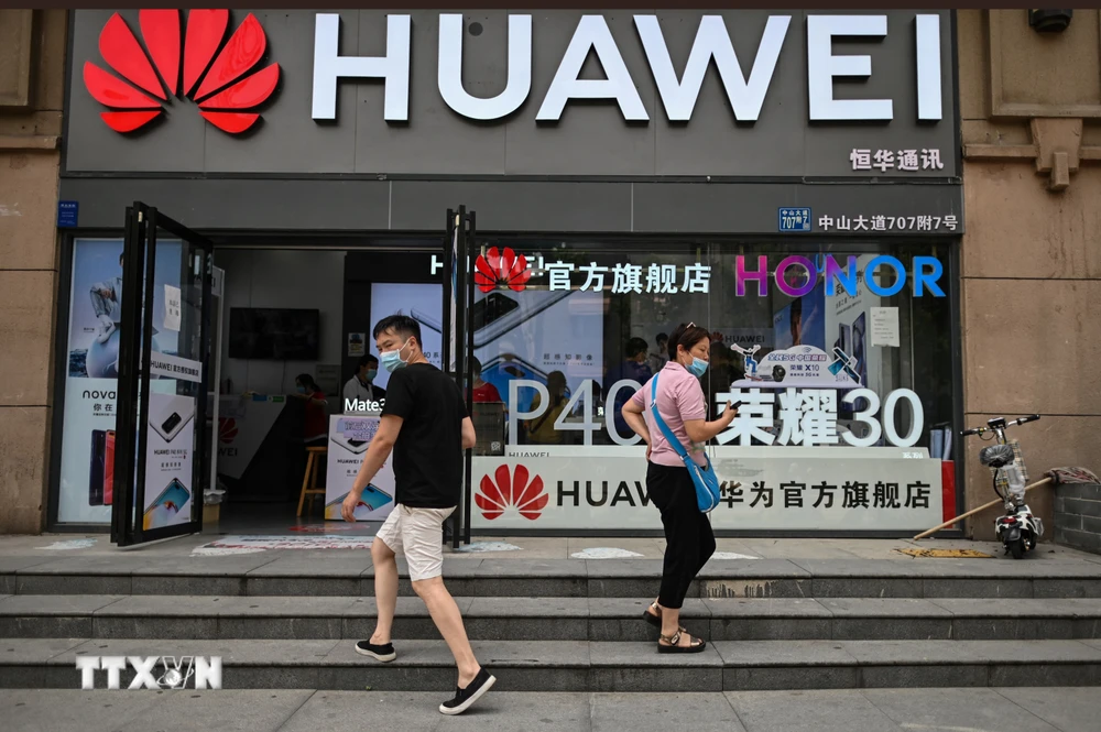 Một cửa hàng của Huawei ở Vũ Hán, Trung Quốc. (Ảnh: AFP/TTXVN)