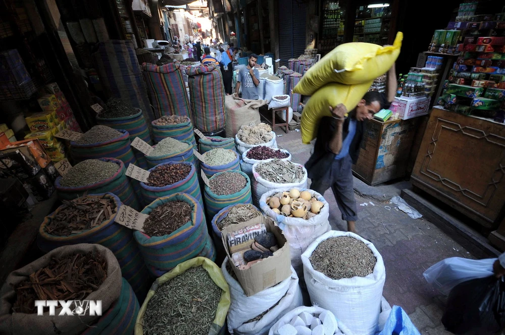 Ngũ cốc được bày bán tại khu chợ ở Cairo, Ai Cập. (Ảnh: AFP/TTXVN)