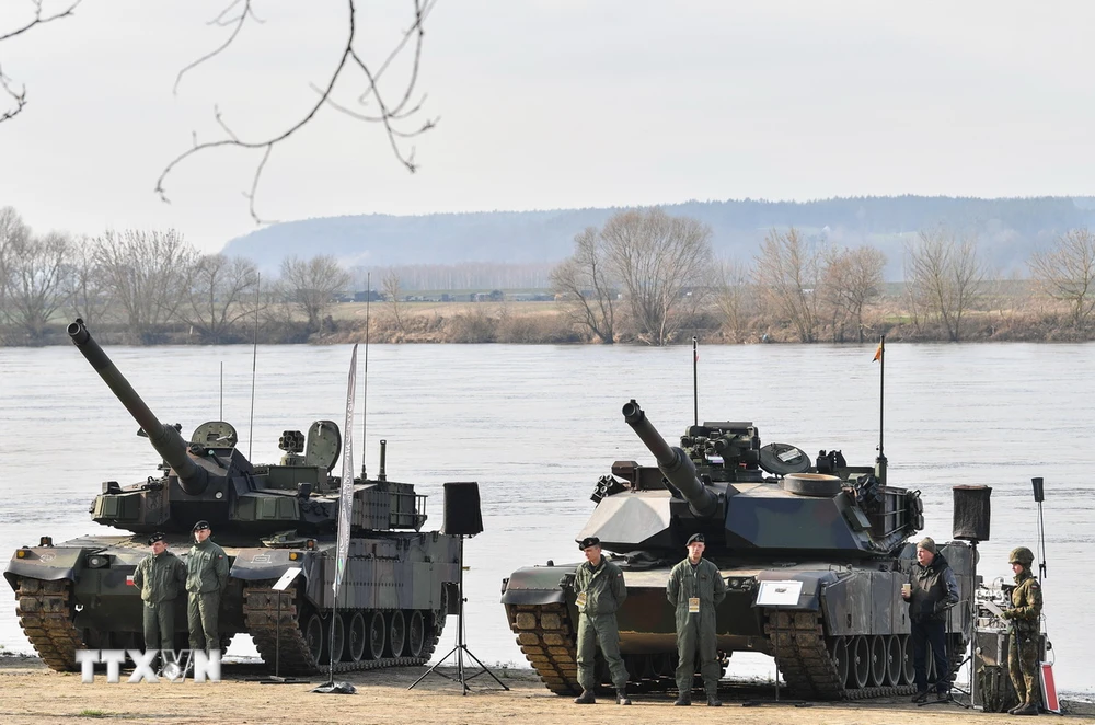 Các binh sỹ tham gia cuộc tập trận của NATO ở Korzeniewo, miền Bắc Ba Lan ngày 4/3. (Ảnh: PAP/TTXVN)