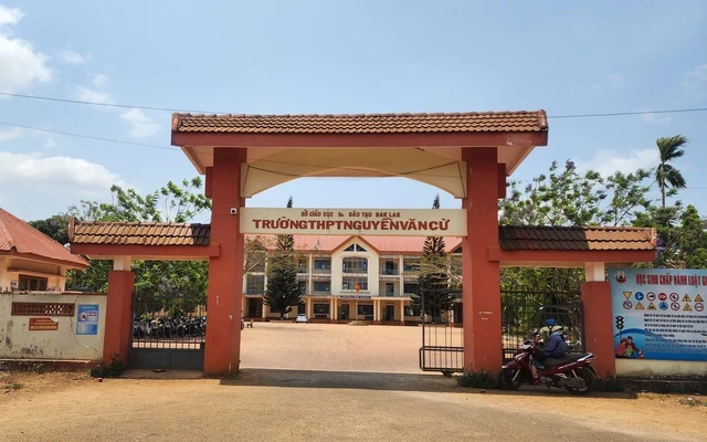 Trường THPT Nguyễn Văn Cừ, nơi xảy ra vụ việc.