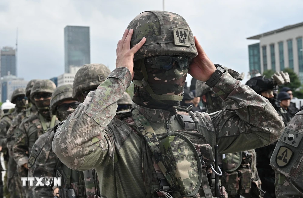 Binh sỹ Hàn Quốc và Mỹ tham gia cuộc tập trận chống khủng bố tại Seoul, Hàn Quốc. (Ảnh: AFP/TTXVN)