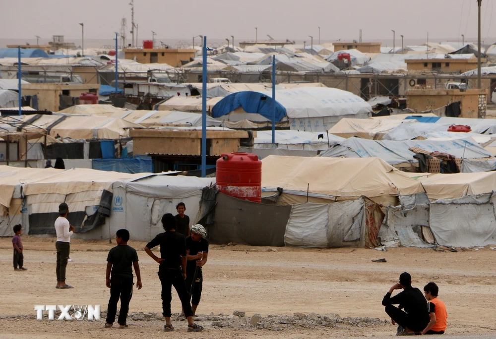 Người dân tại trại tị nạn al-Hol ở Hasakah, Syria. (Ảnh: THX/TTXVN)
